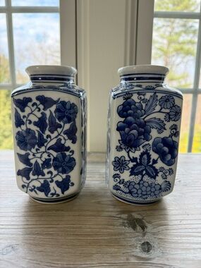 Pre loved Blue & White Chinoiserie Vase Set | Timeless Porcelain Floral Decor